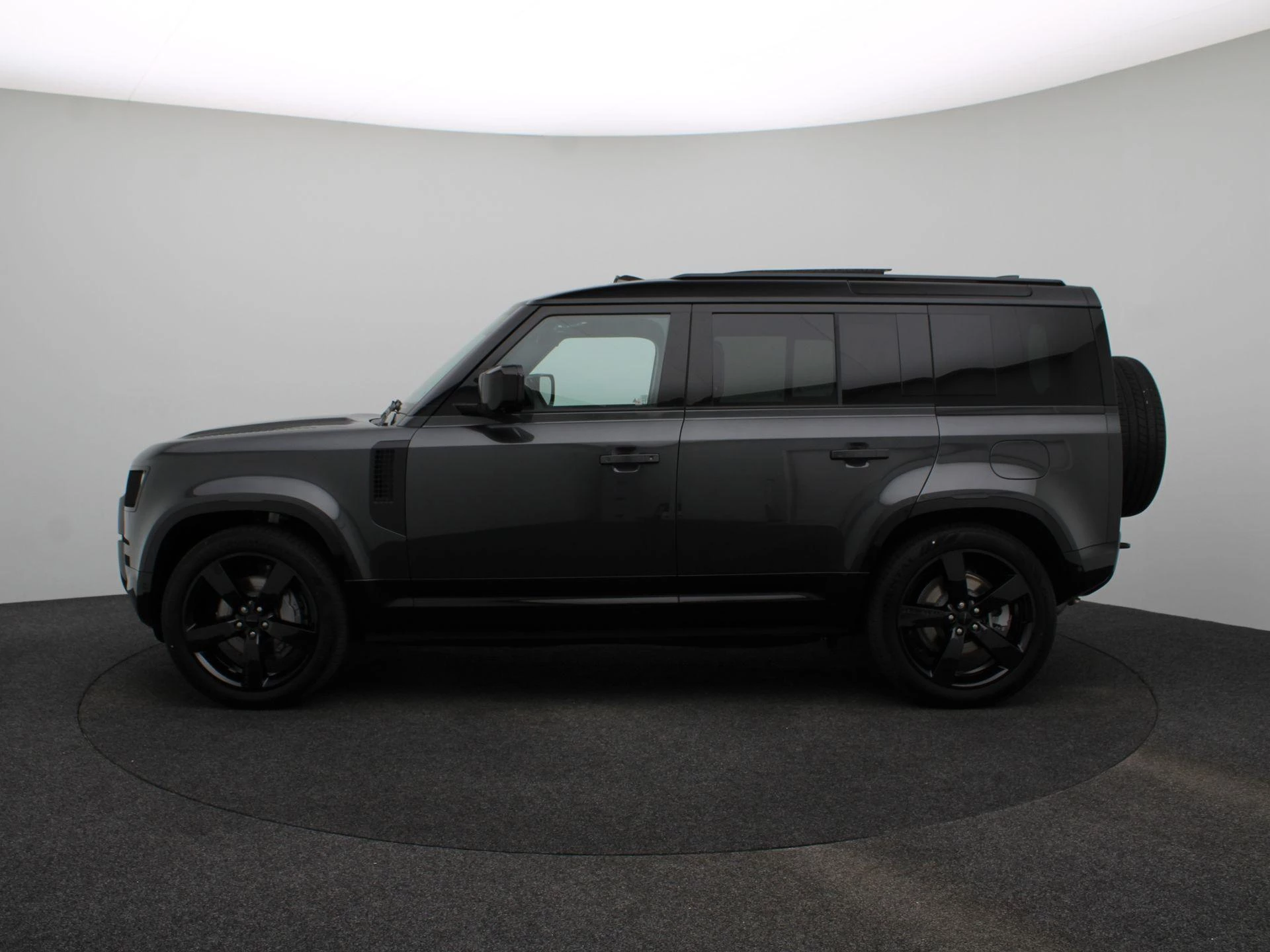 Land Rover-Defender-image-3