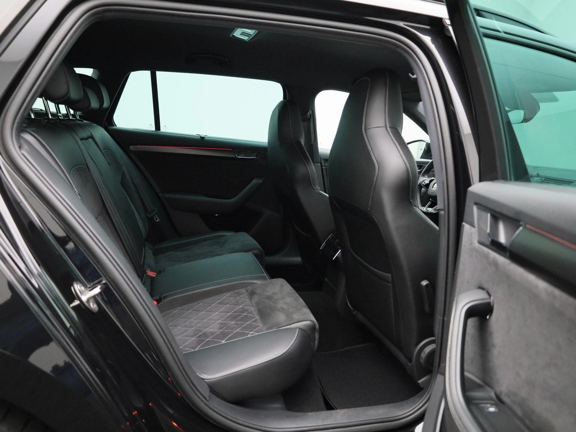 Škoda Superb Combi 1.4 TSI iV Sportline Business