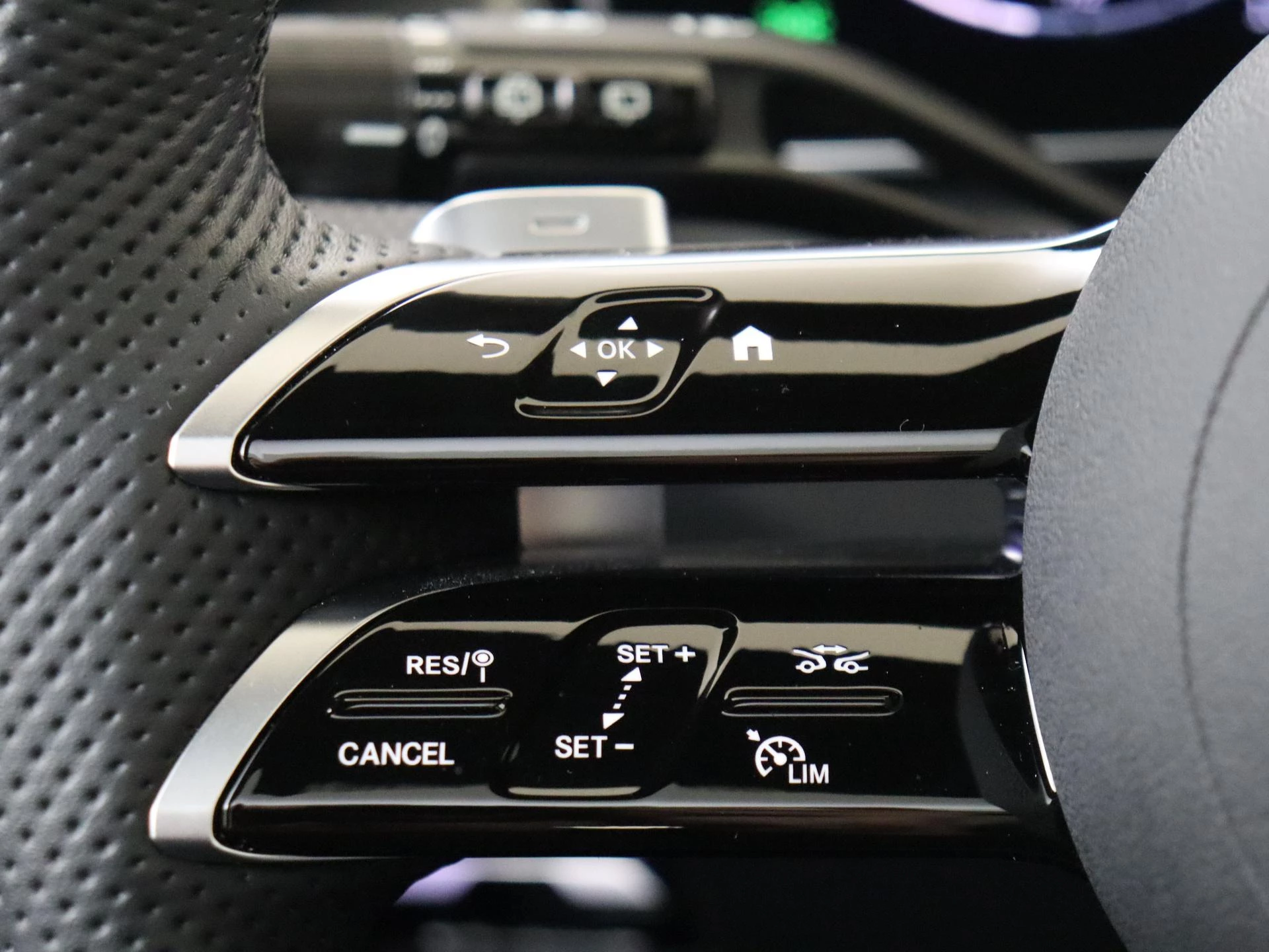 Mercedes-Benz-GLC-image-12