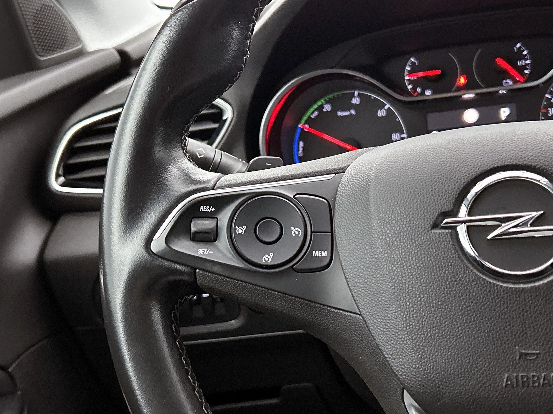 Opel-Grandland X-image-5
