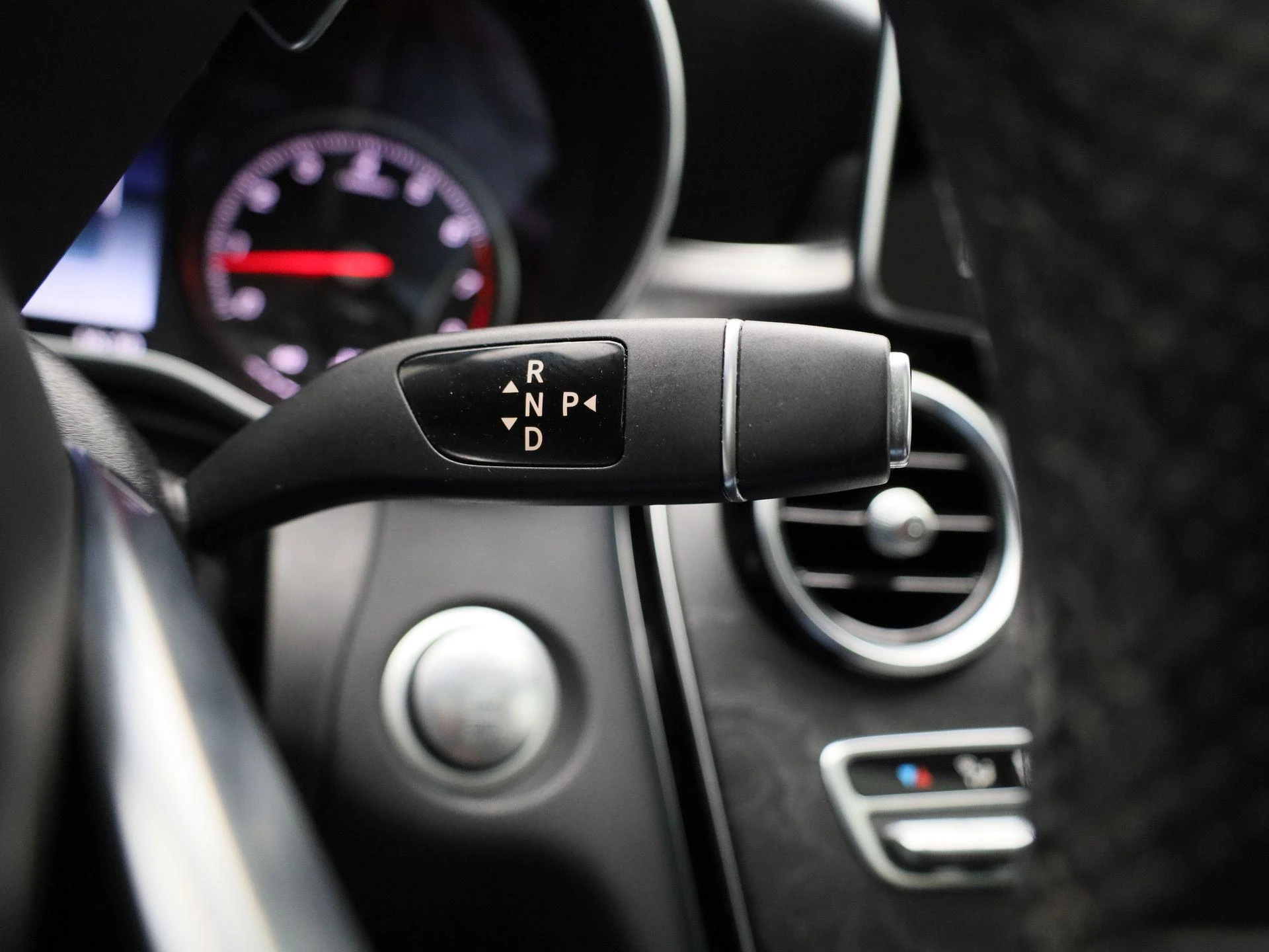 Mercedes-Benz-C-Klasse-image-37