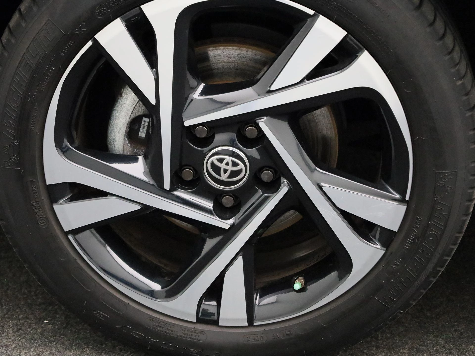 Toyota-C-HR-image-11