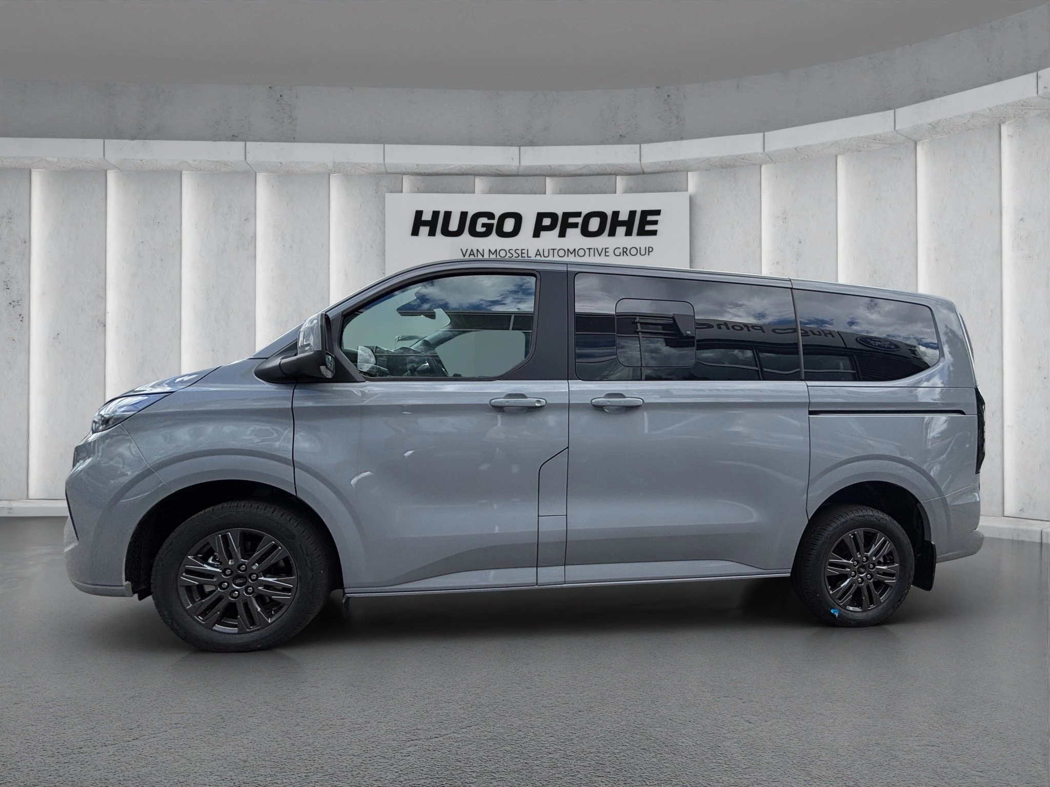 Ford Tourneo Custom Titanium 2.0 EcoBlue 125kW 320 L1 Auto FWD Van. 4-türig