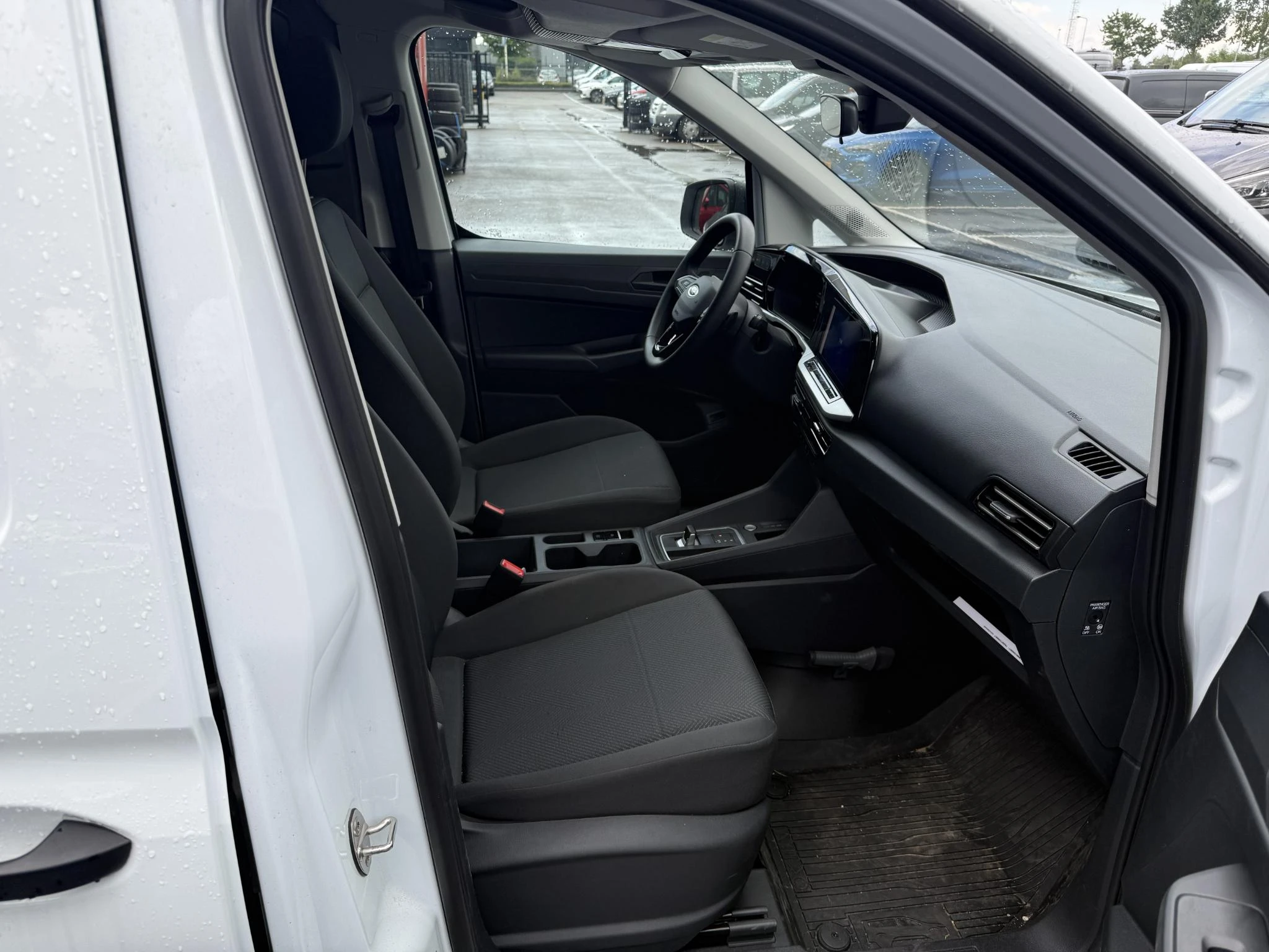 Ford-Transit Connect-image-3