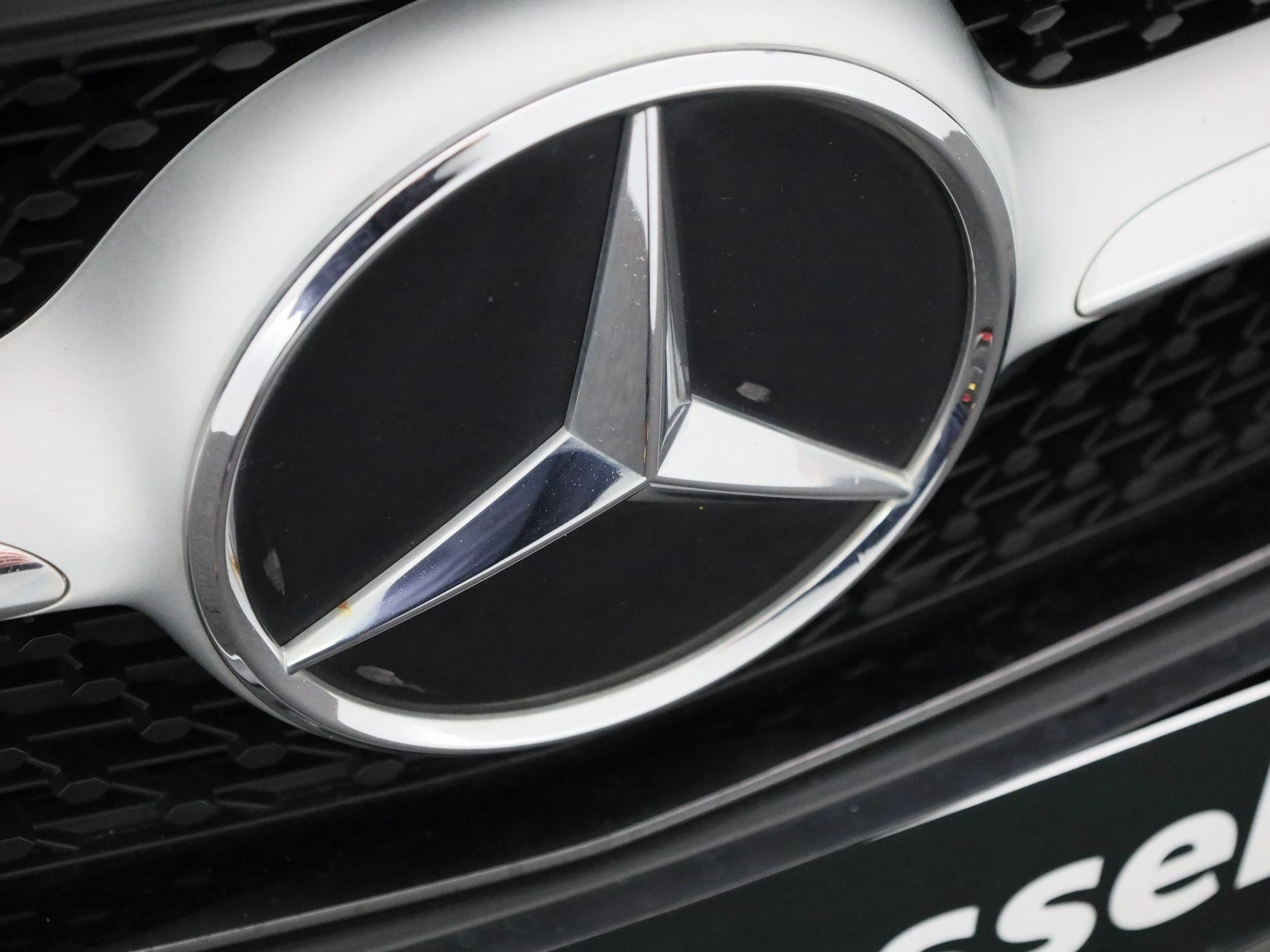Mercedes-Benz-CLA-image-40
