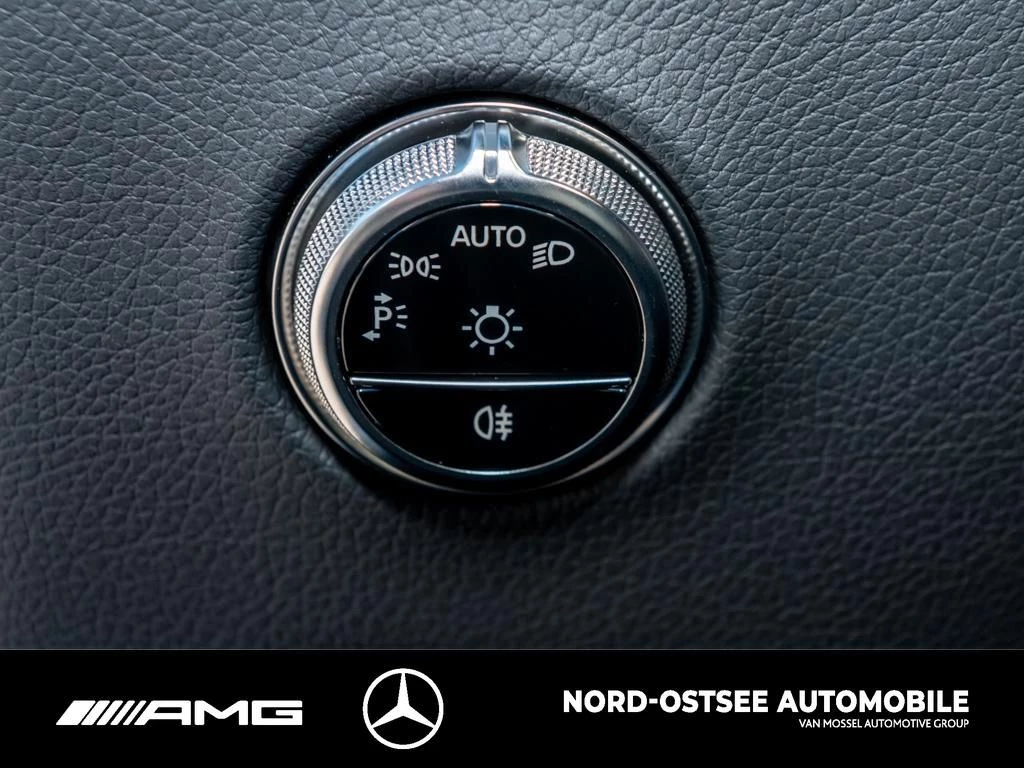 Mercedes-Benz GLC 300 d 4M AMG KEYLESS DISTRONIC NAVI P-KAMERA AMG LineX254 GLC 300 d 4M AMG KEYLESS DISTRONIC NAVI P-KAMERA AMG Line