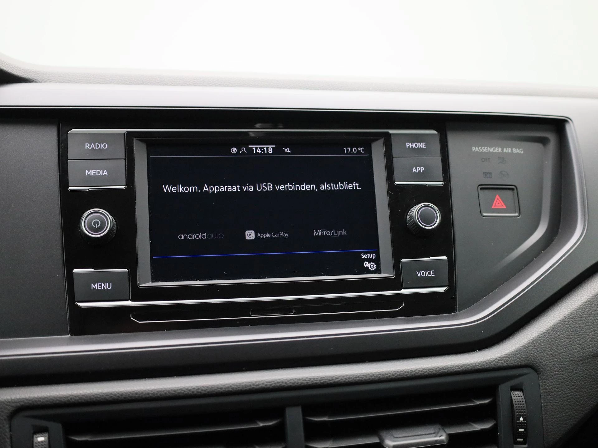 Volkswagen-Polo-image-19