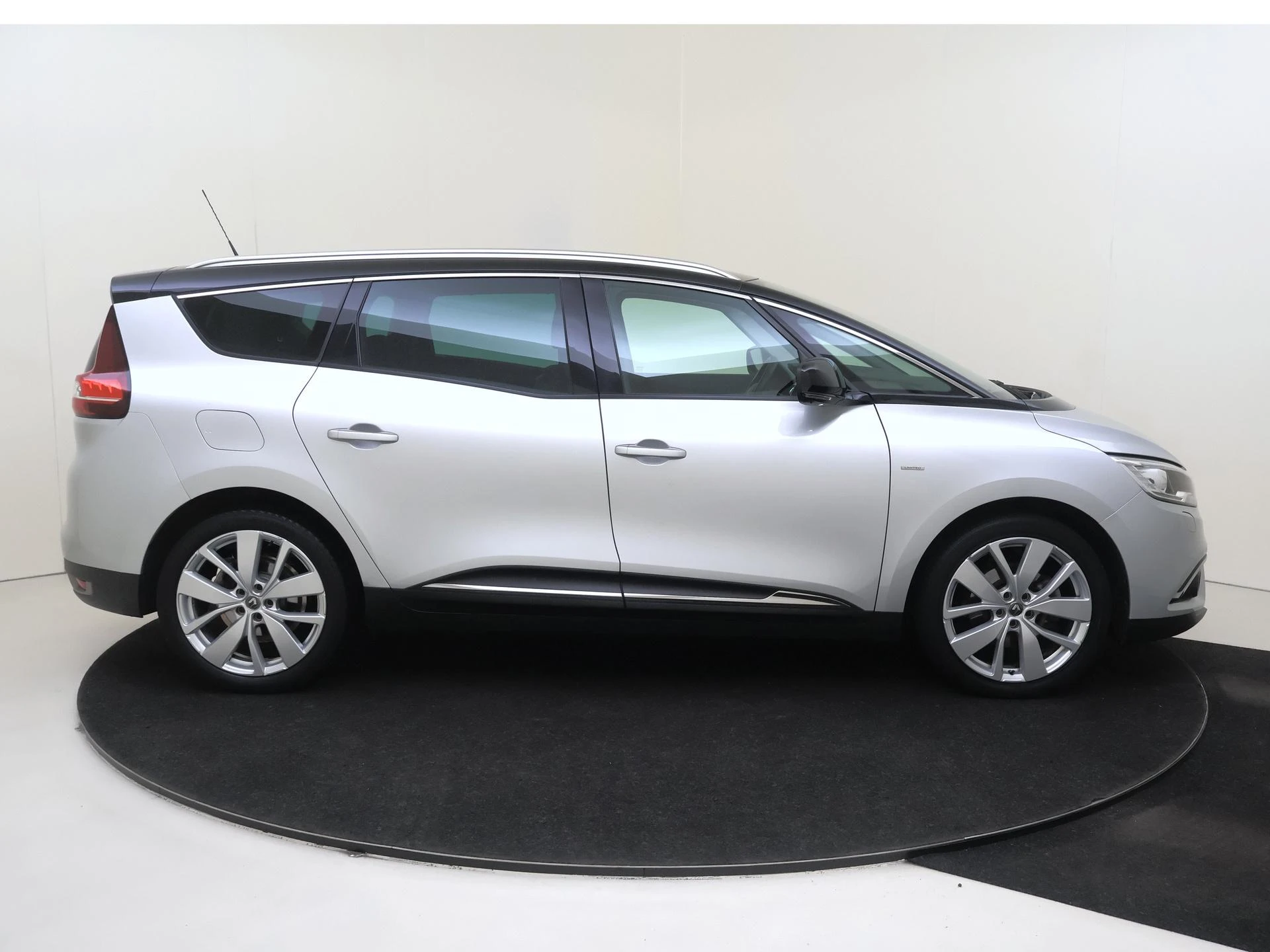 Renault-Grand Scénic-image-8