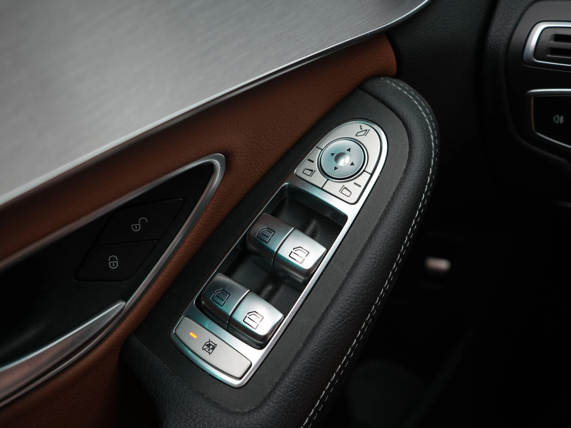 Mercedes-Benz-C-Klasse-image-33