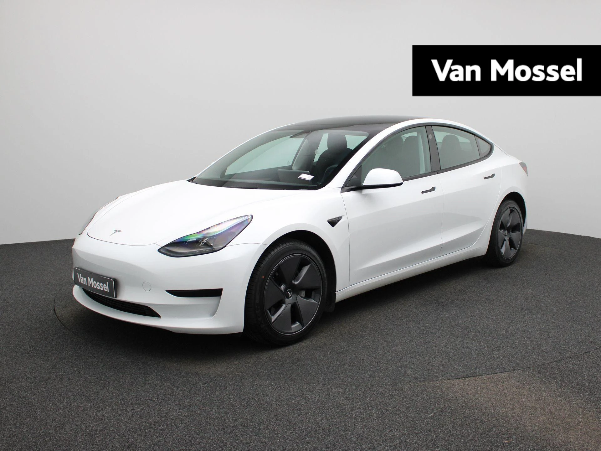 Tesla-Model 3-image-0