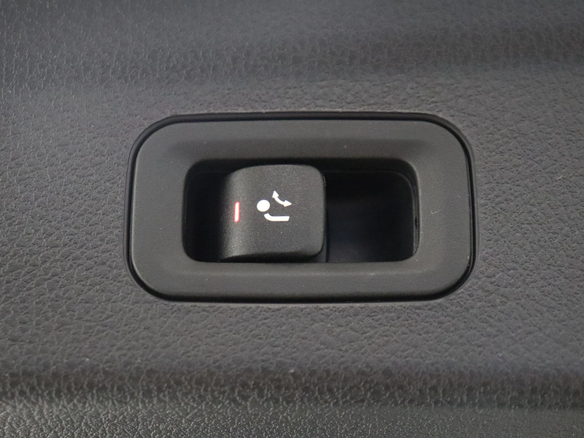 Mercedes-Benz-GLE-image-40