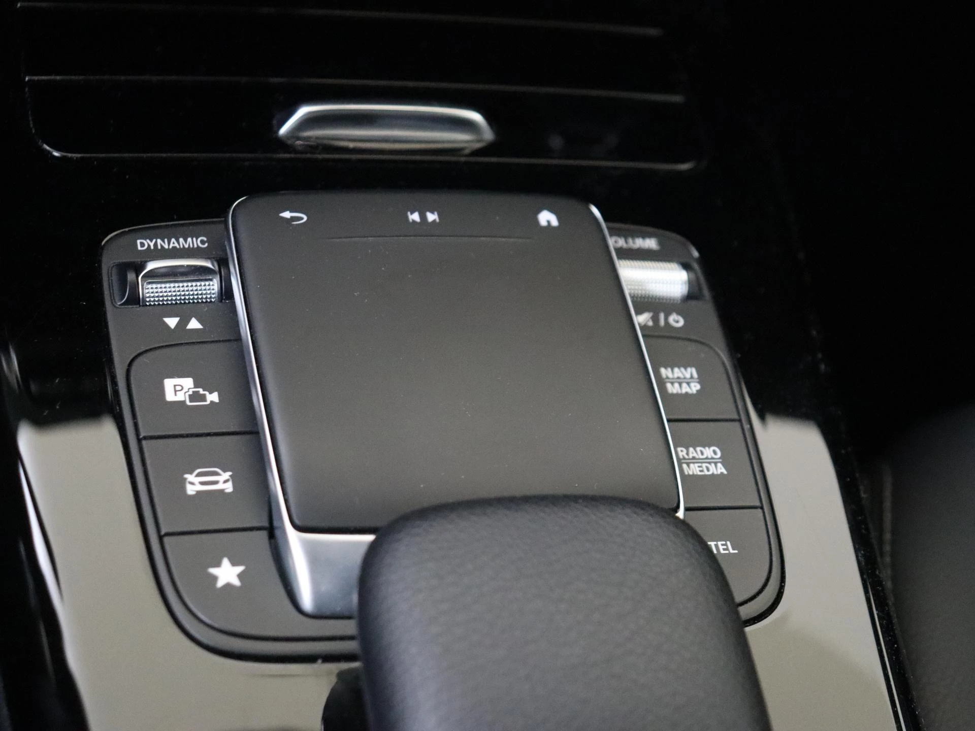 Mercedes-Benz-CLA-image-20