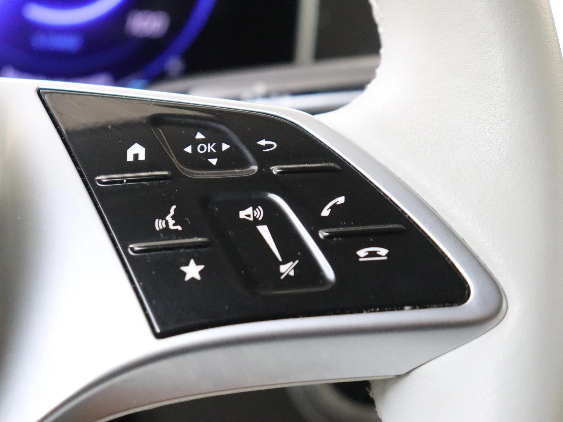 Mercedes-Benz-EQE-image-15