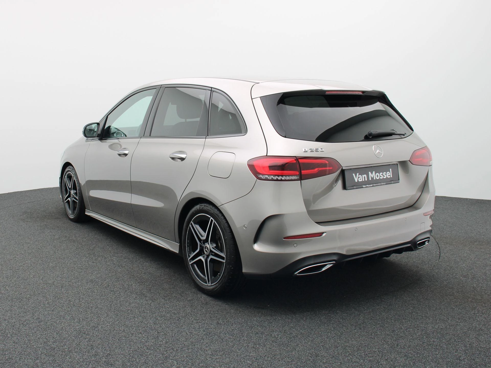 Mercedes-Benz B-Klasse 250 AMG Line + 224 PK + CARPLAY + NIGHTPAKKET +