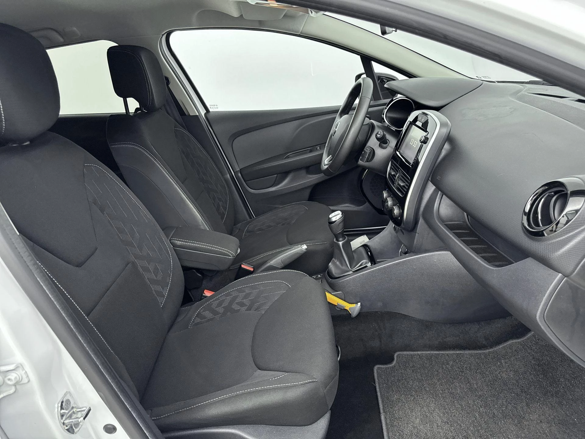 Renault-Clio-image-21