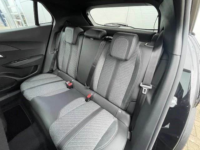 Peugeot-e-2008-image-13