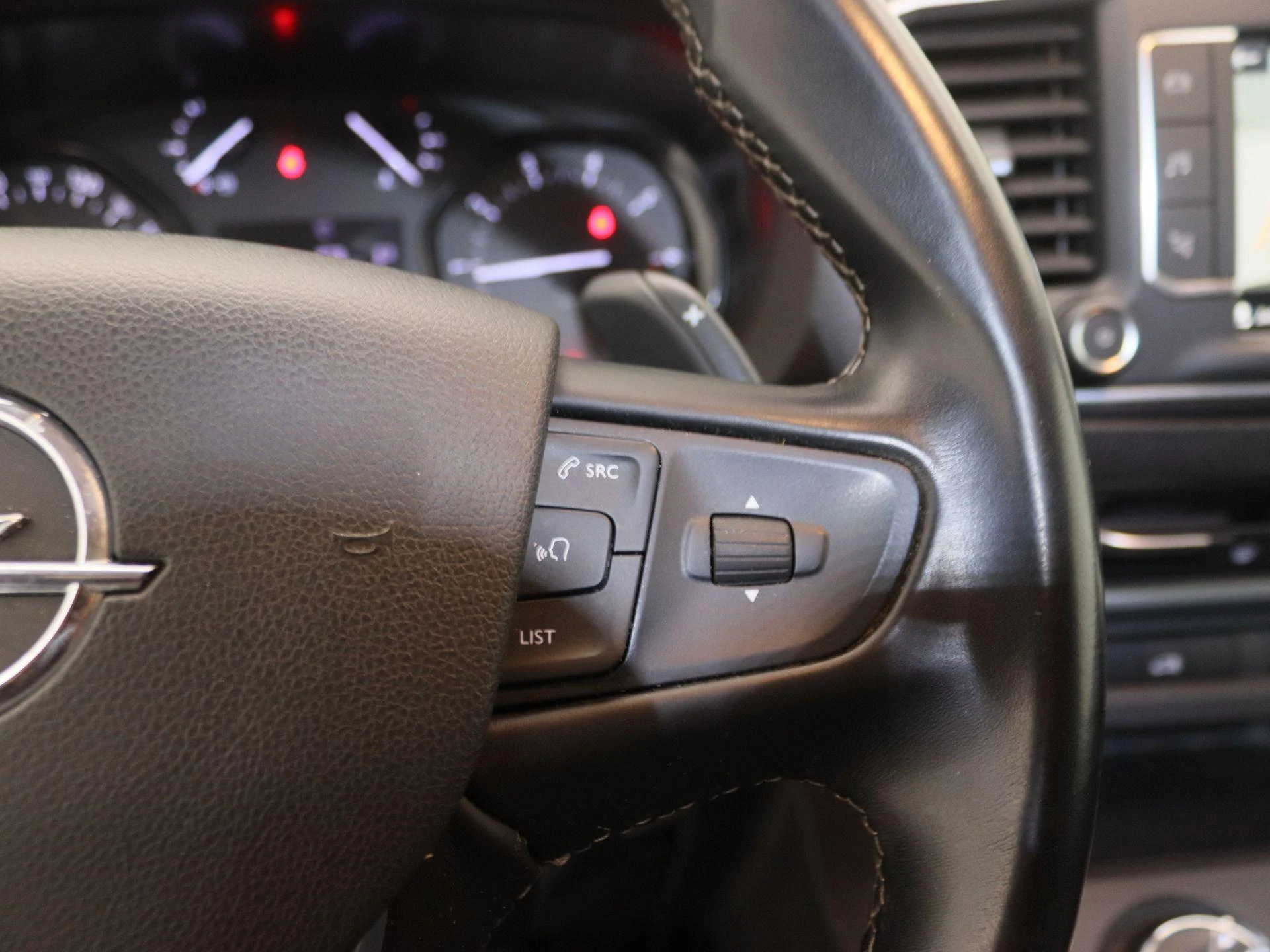 Opel-Vivaro-image-15