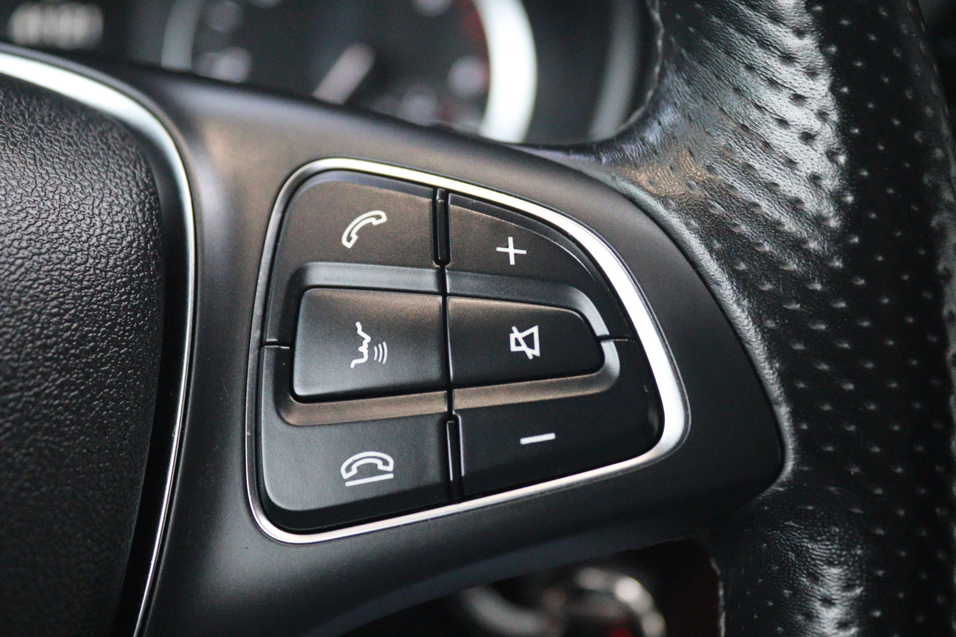 Mercedes-Benz-Vito-image-14