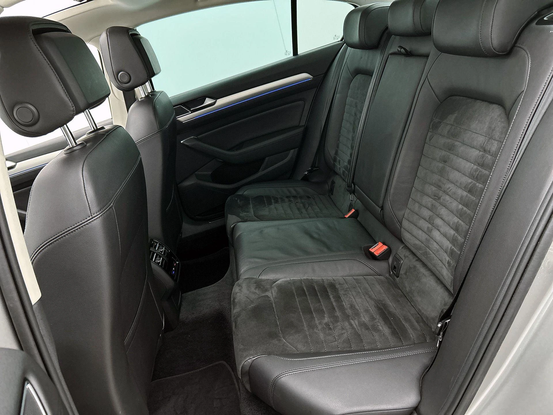 Volkswagen-Passat-image-26