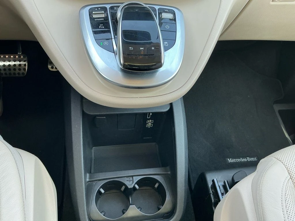 Mercedes-Benz-V-Klasse 300-image-16