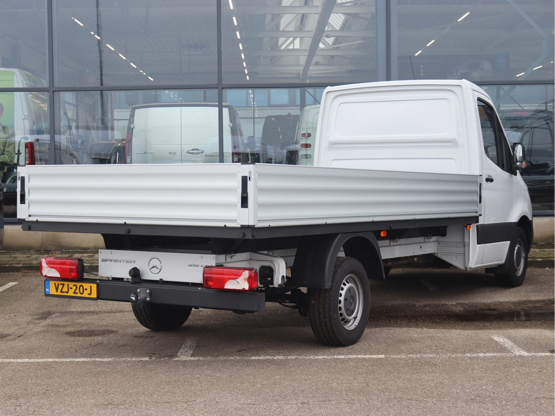 Mercedes-Benz-Sprinter-image-1