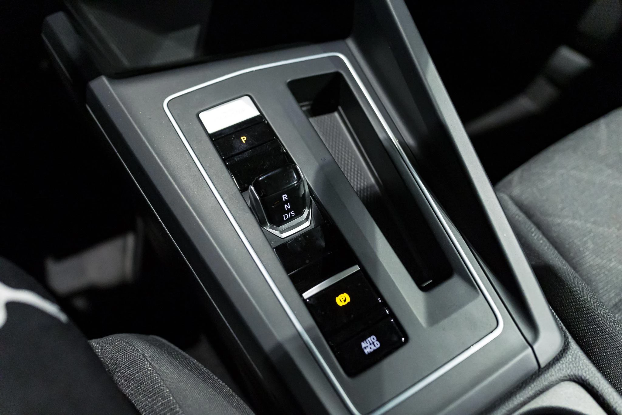 Volkswagen-Golf-image-19