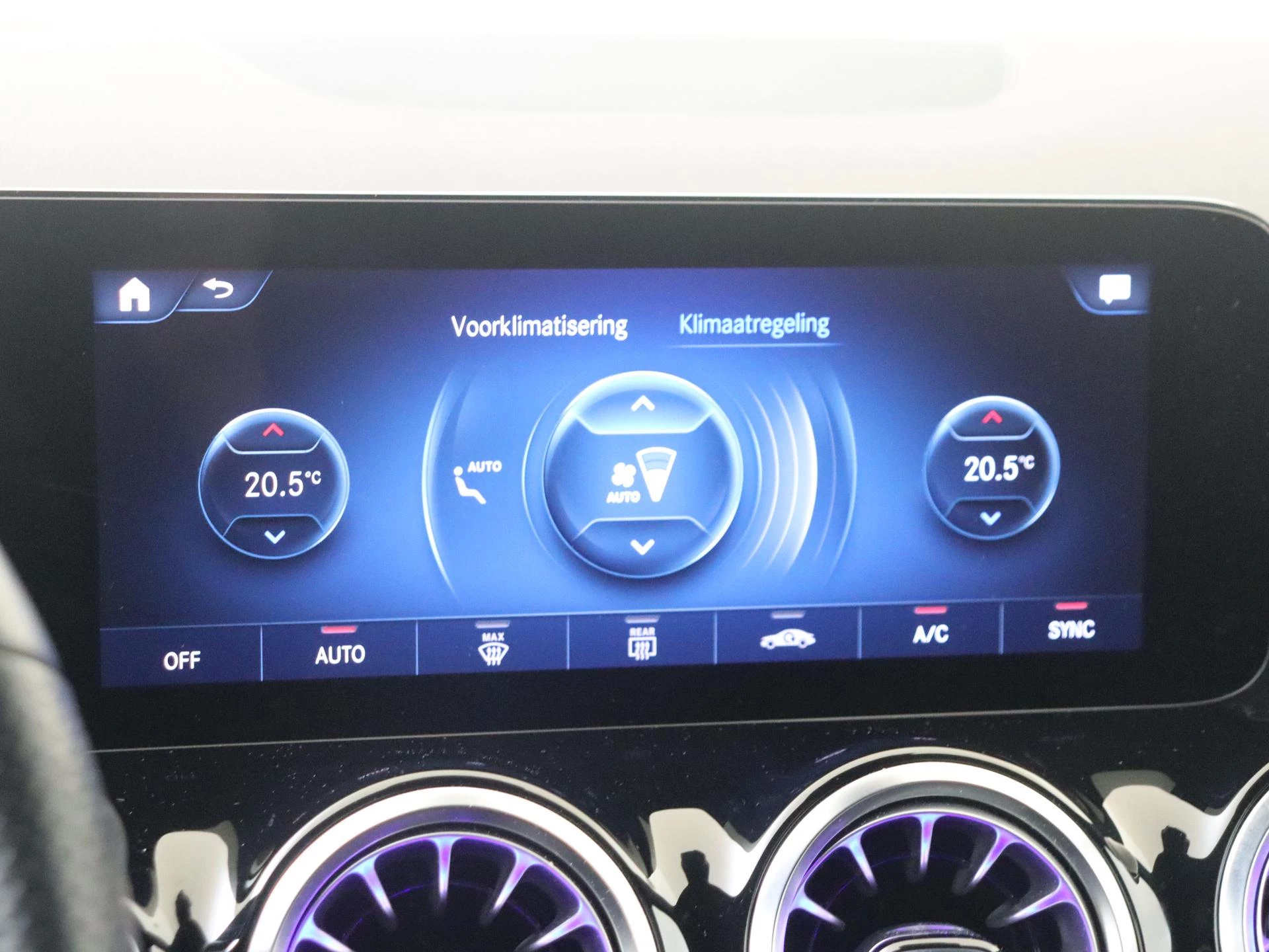 Mercedes-Benz-EQA-image-19