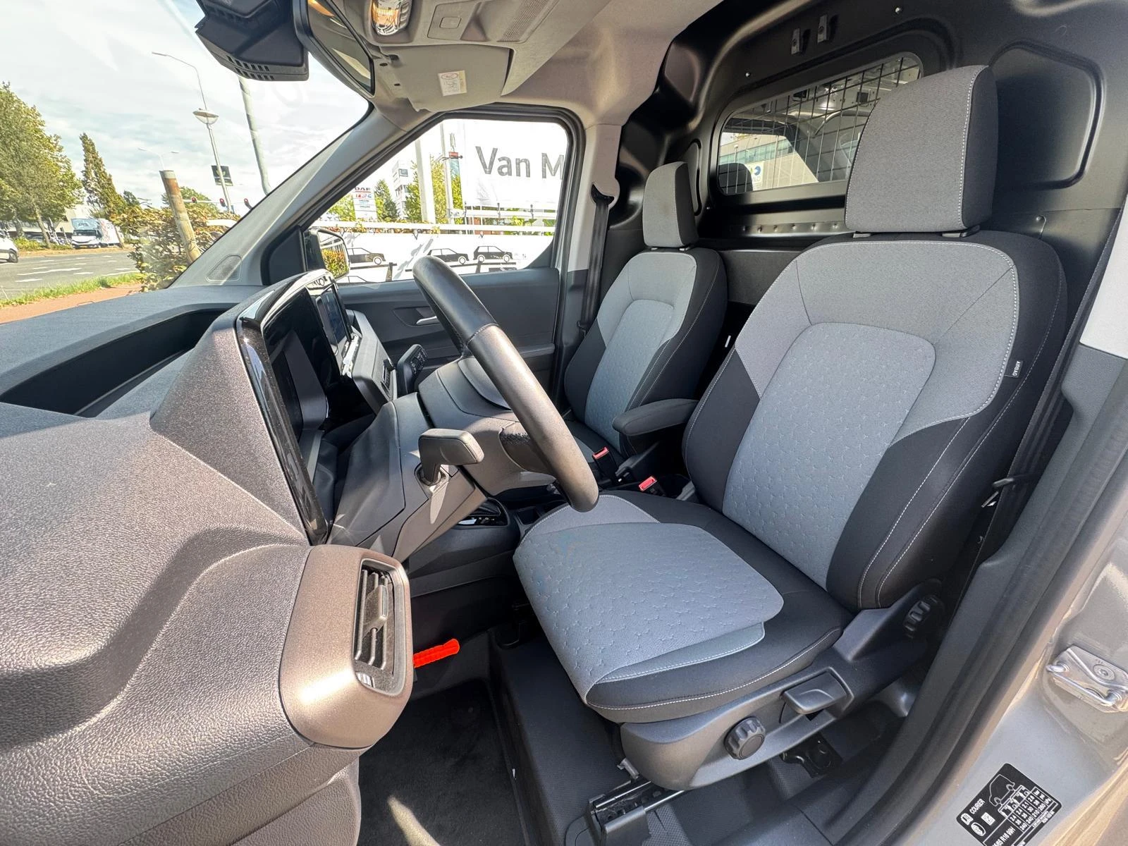 Ford-Transit Courier-image-19