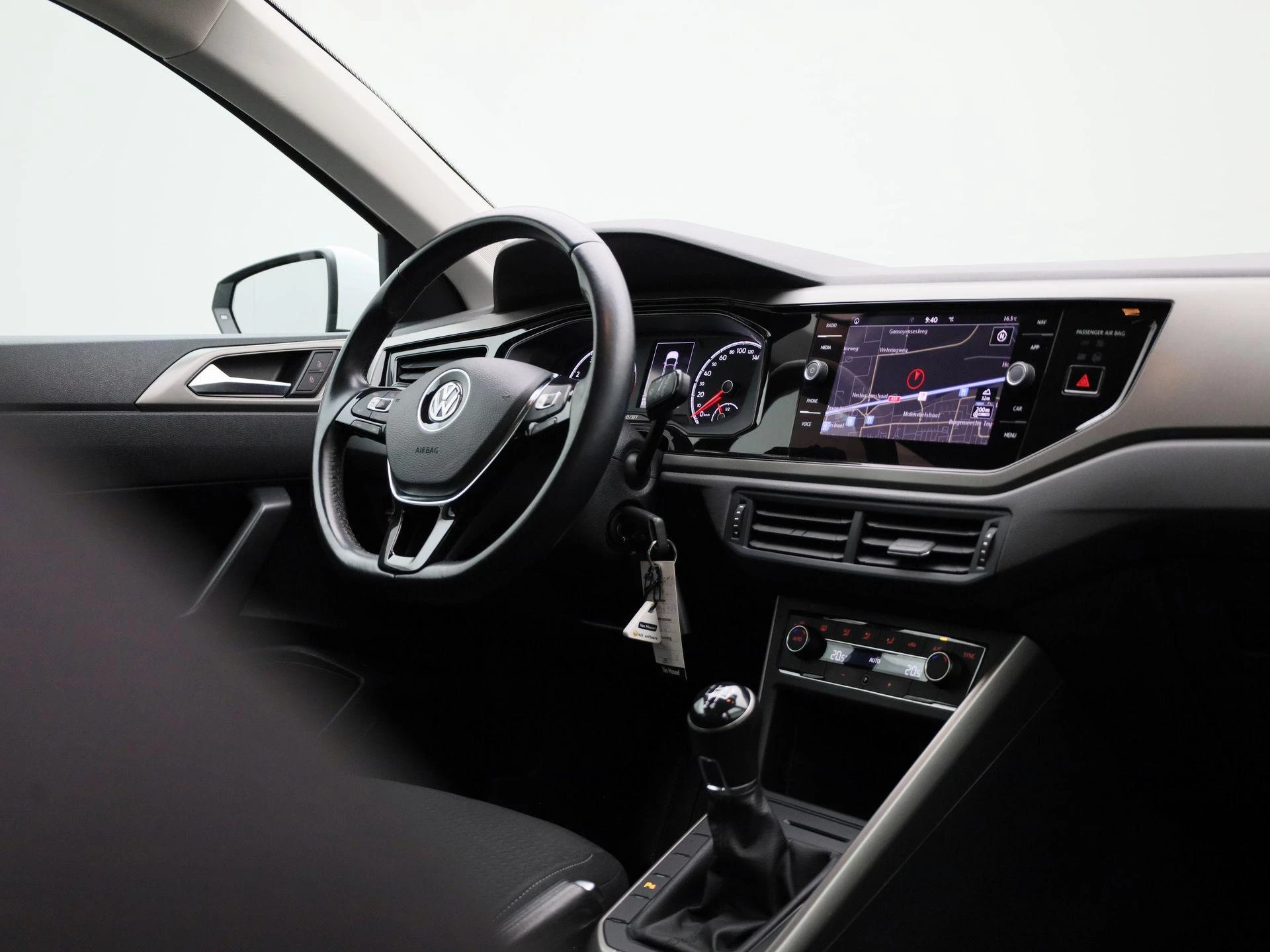 Volkswagen-Polo-image-28