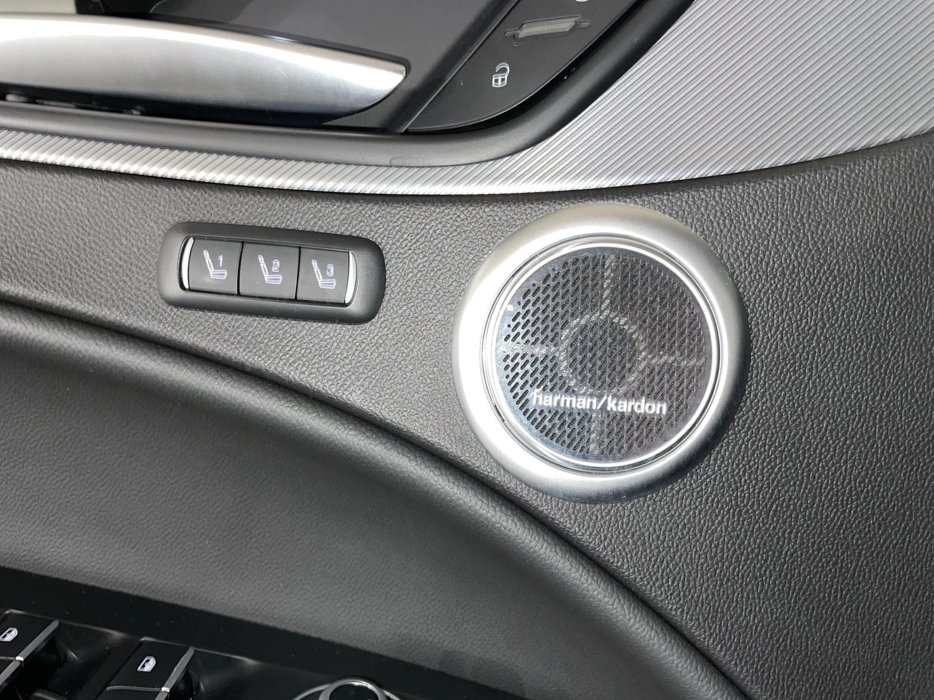 Alfa Romeo-Stelvio-image-12