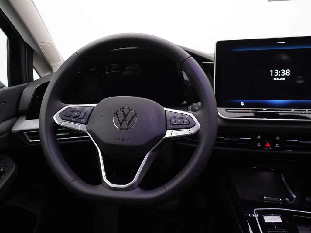 Volkswagen-Golf-image-11