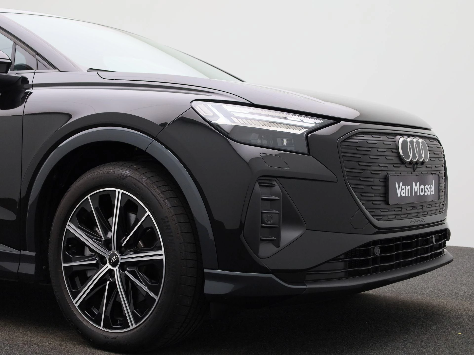 Audi-Q4 e-tron-image-54