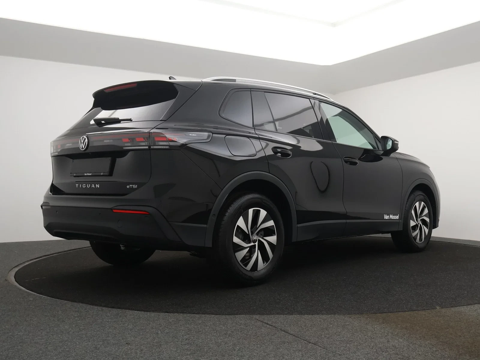 Volkswagen-Tiguan-image-1