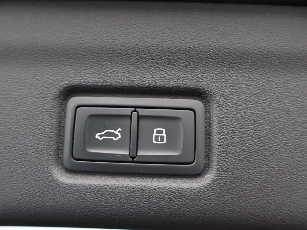 Audi Q6 e-tron Q6 e-Tron 100 kWh 50 Performance Advanced *AUTOMAAT*PANODAK*TREKHAAK*LEDER*CAMERA*NAVI*APP-CONNECT*...*
