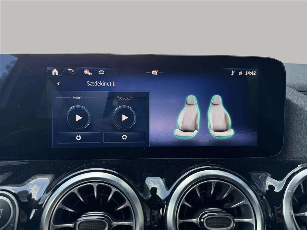 Mercedes-Benz-EQA-image-15
