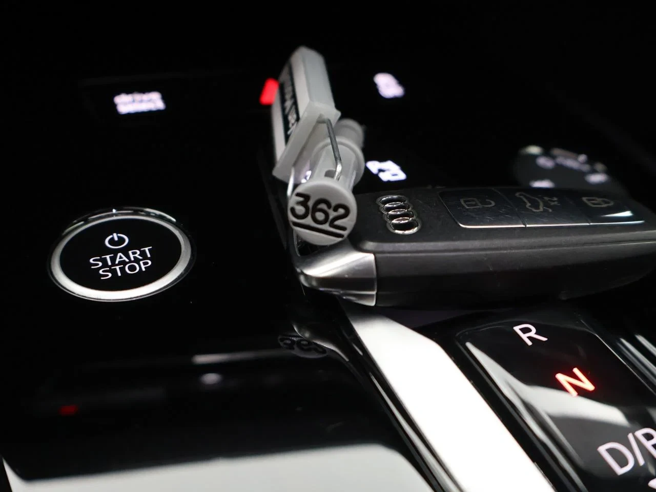 Audi Q4 e-tron Audi Q4 3X-S line 45e-tron QUATTRO 265PK *AUTOMAAT*PANODAK*LEDER*ALCANTARA*CAMERA*ACC*PDC*NAVI*APP-CONNECT*...*