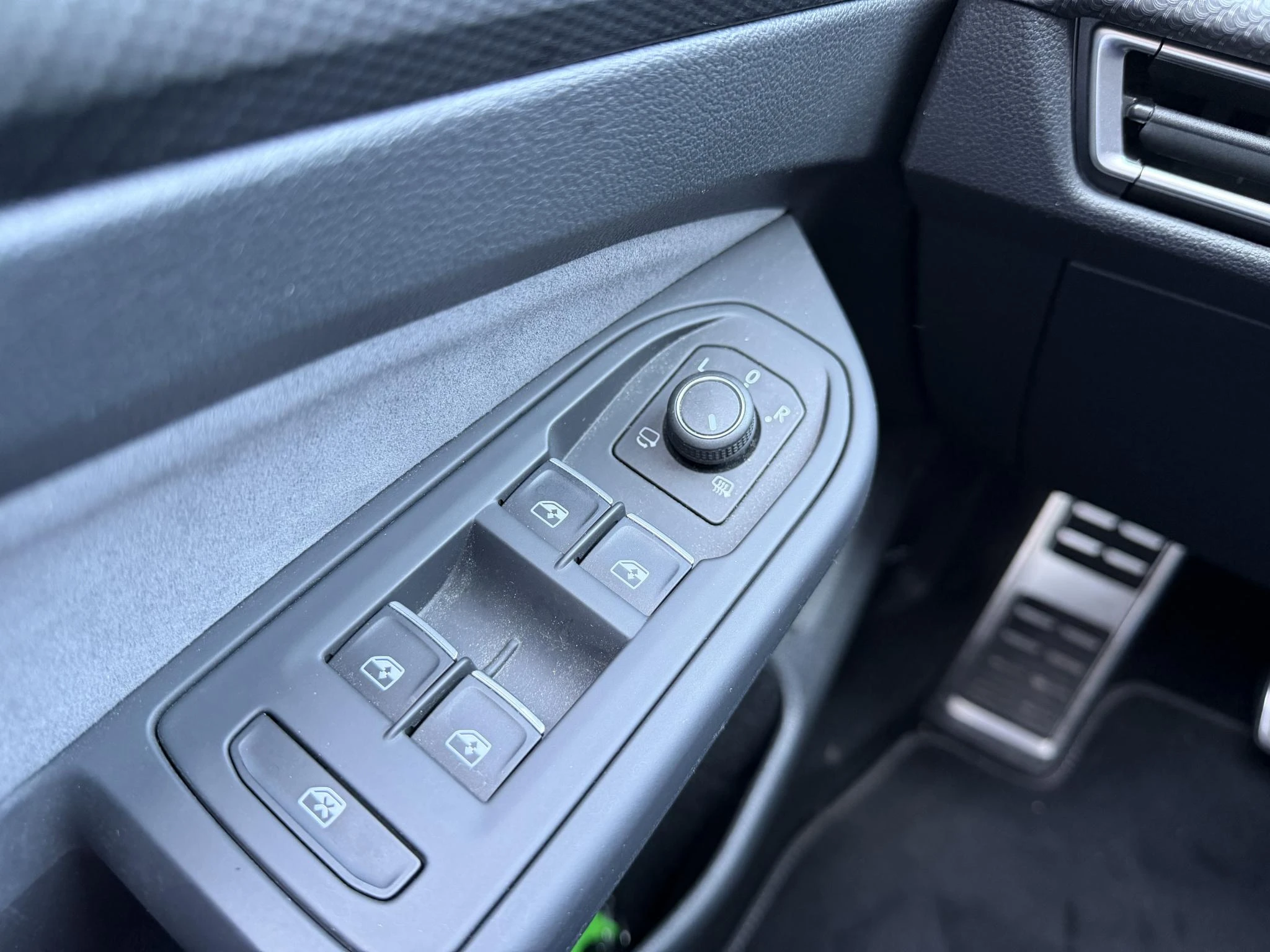 Volkswagen-Golf-image-5