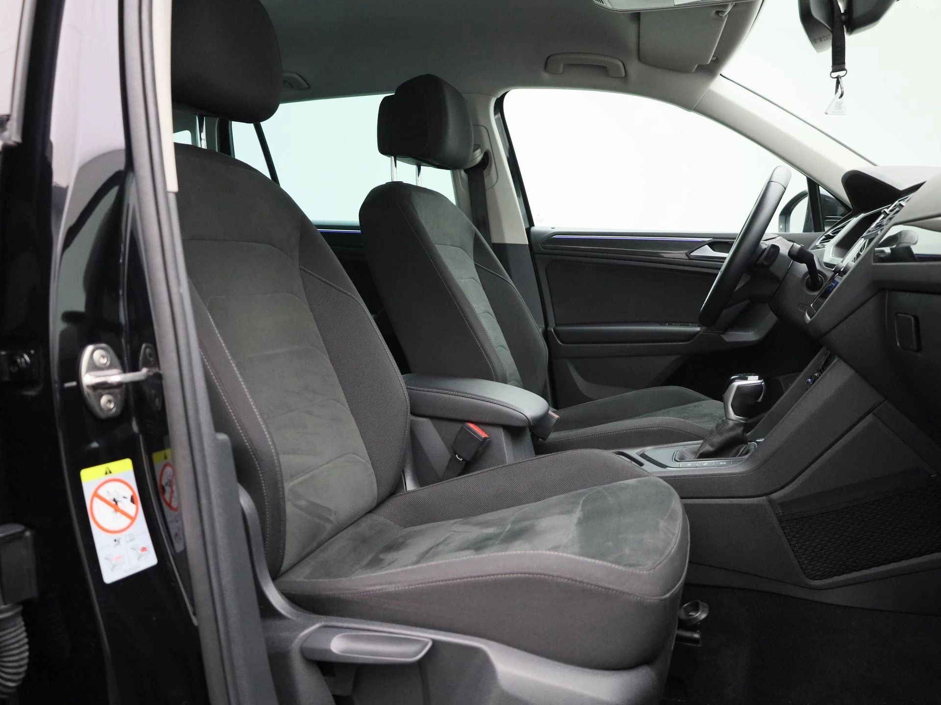 Volkswagen-Tiguan-image-33
