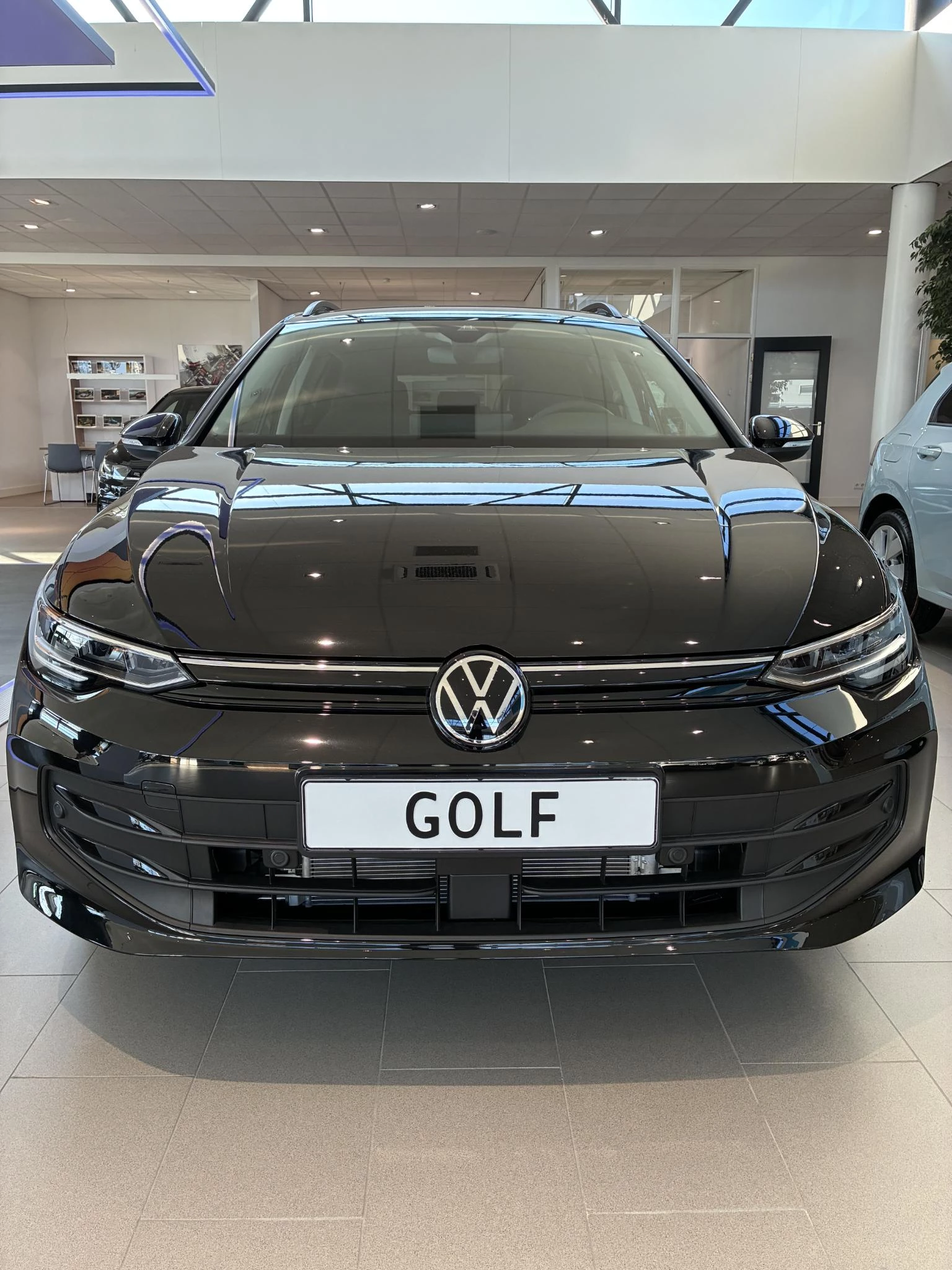 Volkswagen-Golf-image-4