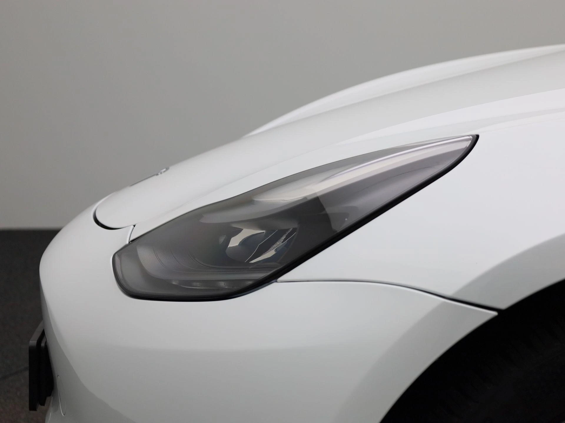 Tesla-Model 3-image-13