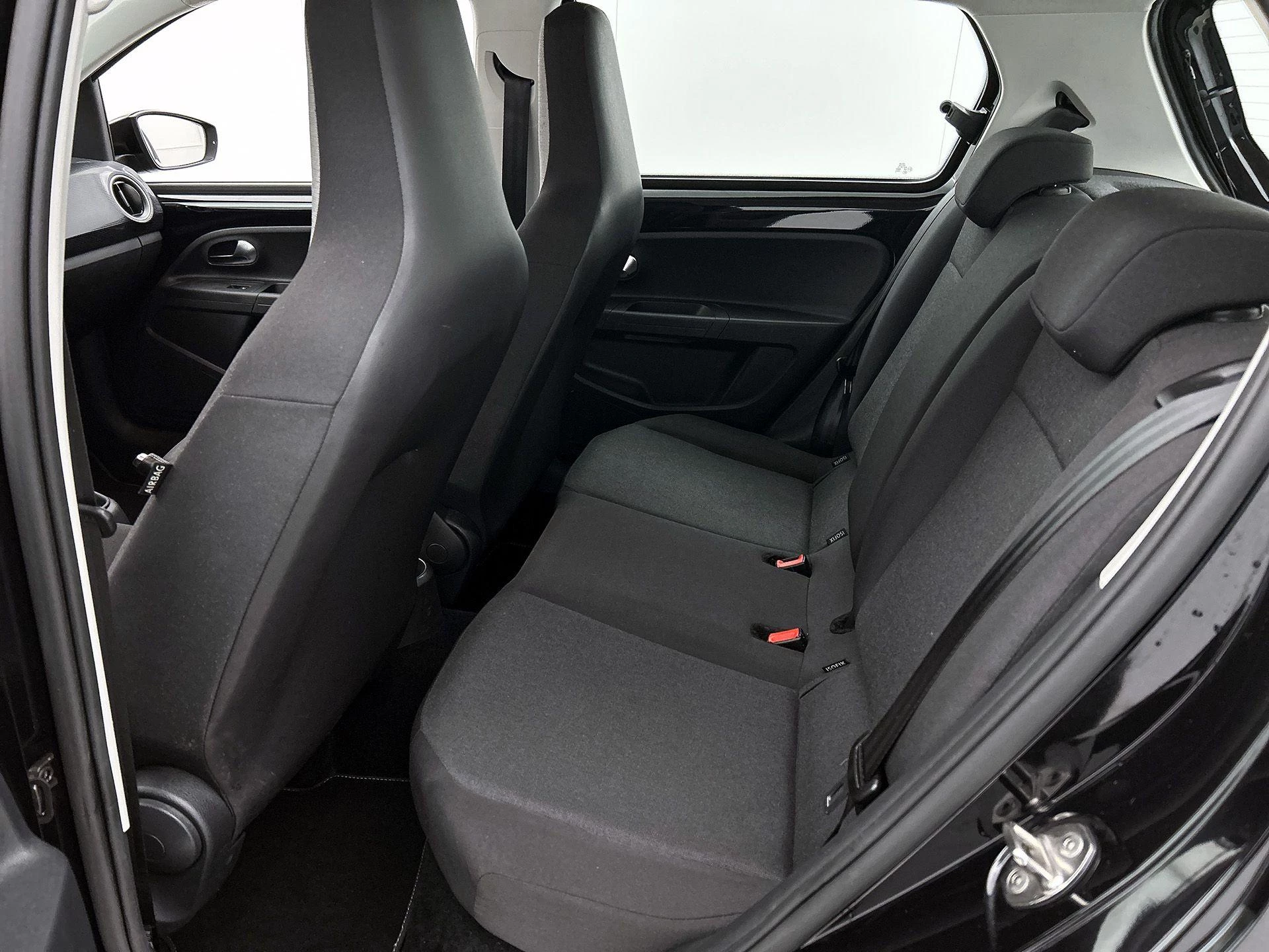 Volkswagen-up!-image-25