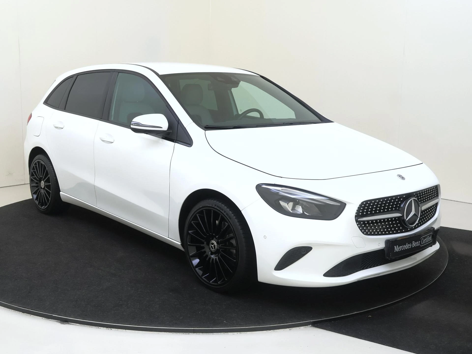 Mercedes-Benz-B-Klasse-image-1