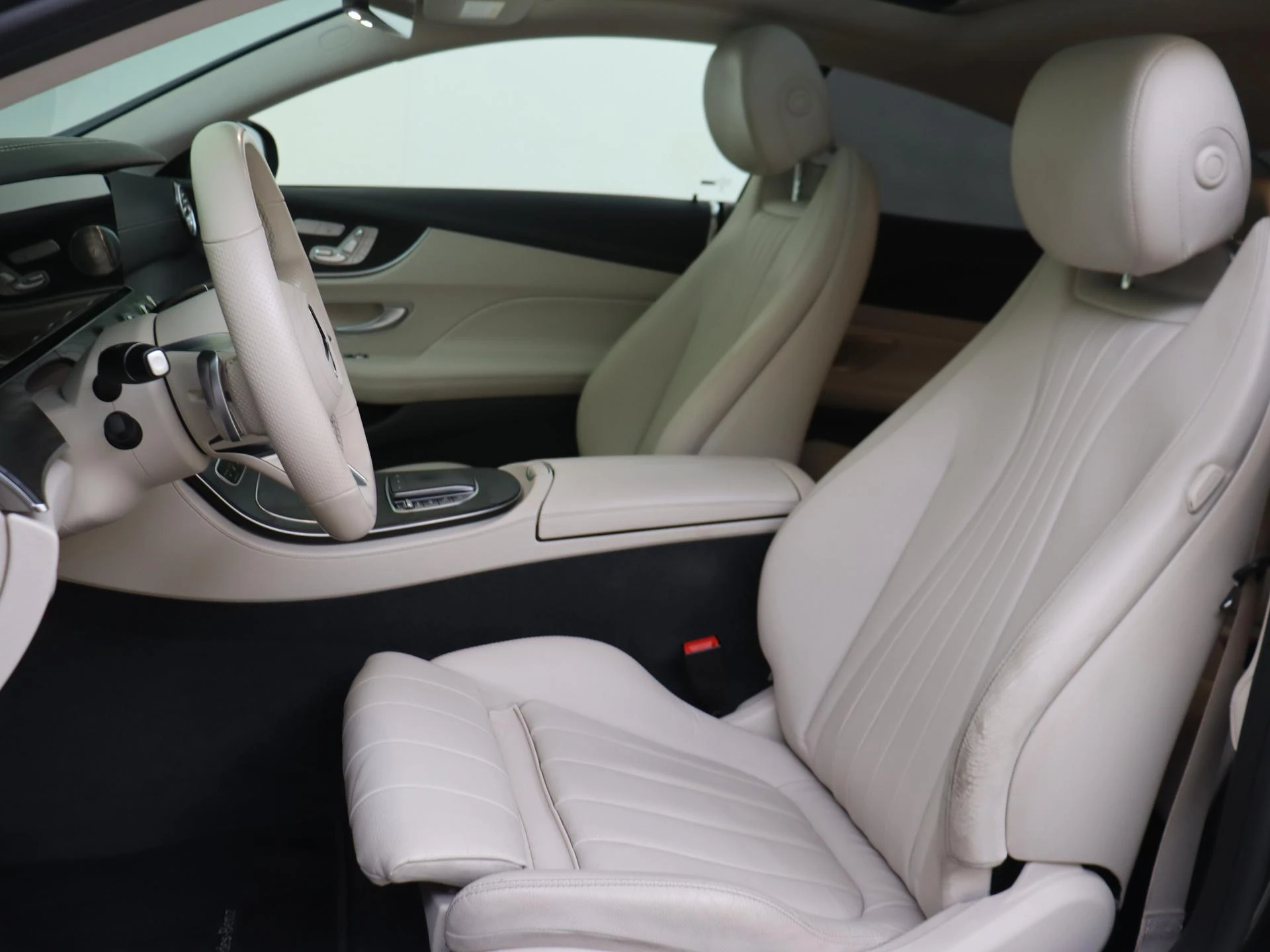 Mercedes-Benz-E-Klasse-image-14