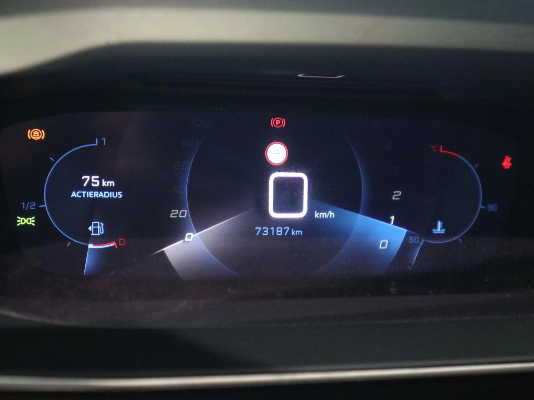 Peugeot-208-image-11