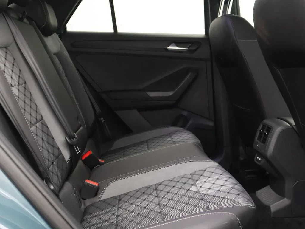 Volkswagen-T-Roc-image-12