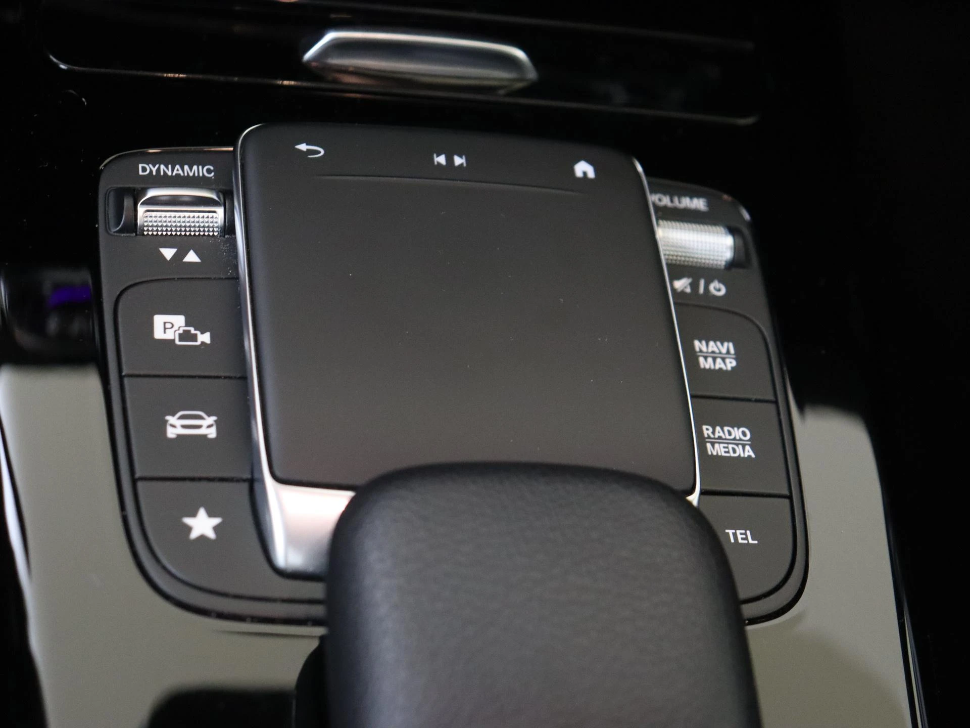 Mercedes-Benz-CLA-image-21