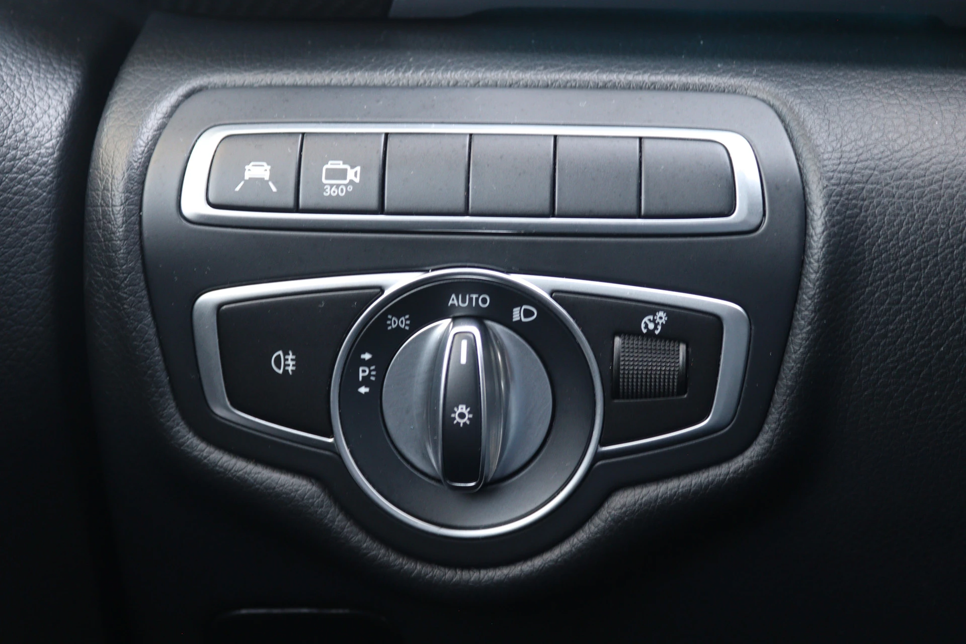 Mercedes-Benz-V-Klasse-image-15