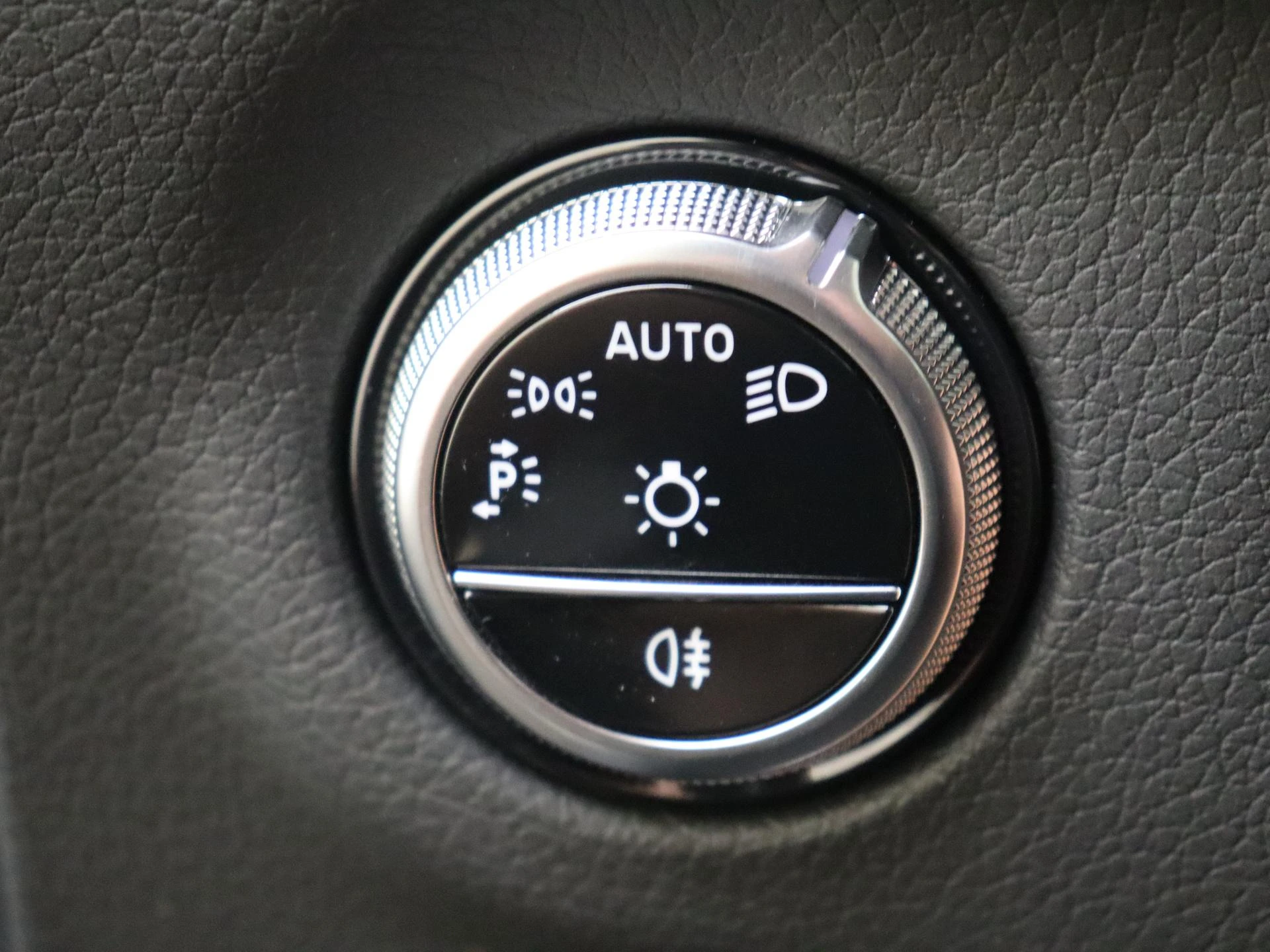 Mercedes-Benz-EQE-image-23