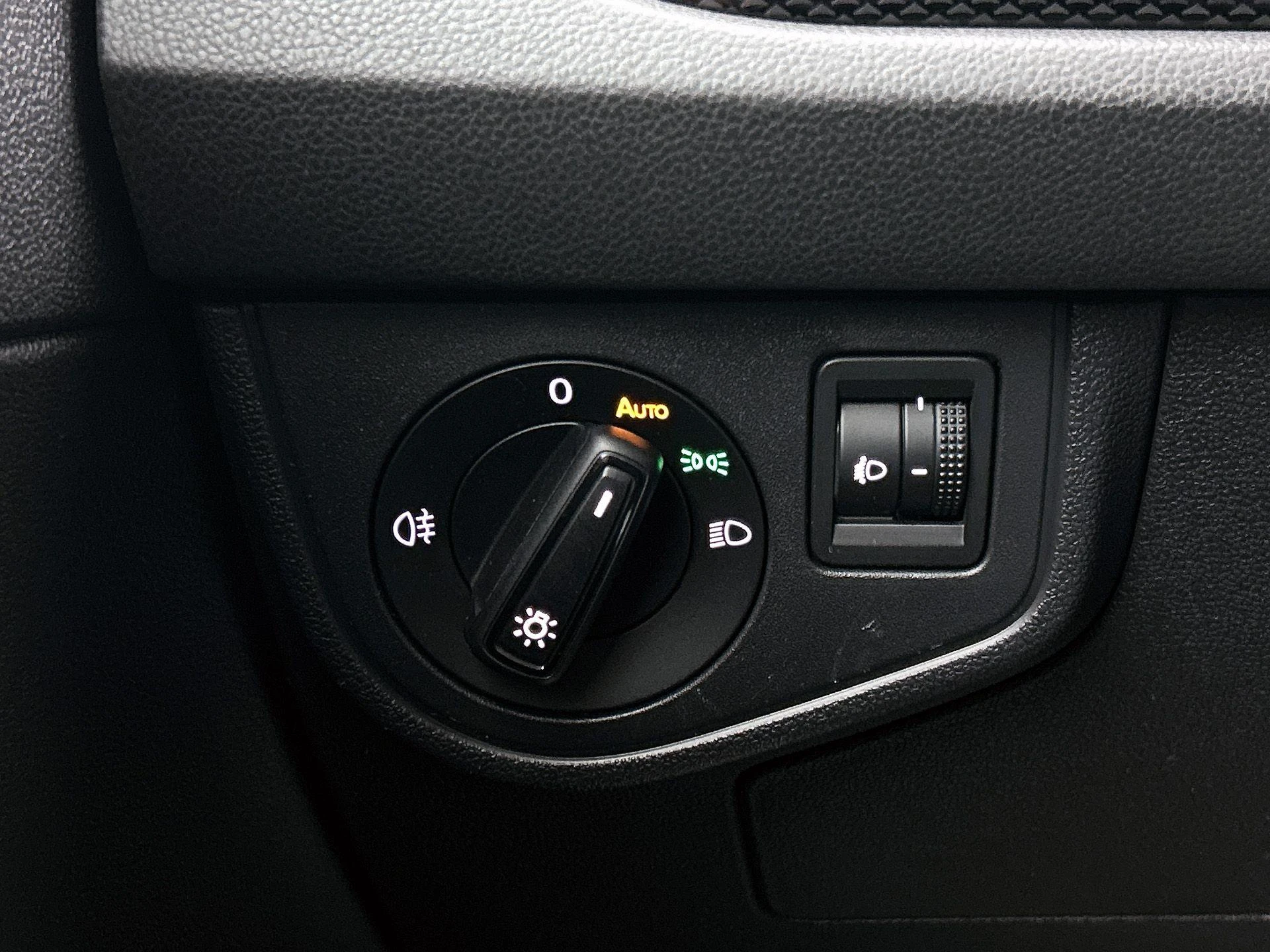 Volkswagen-Polo-image-24