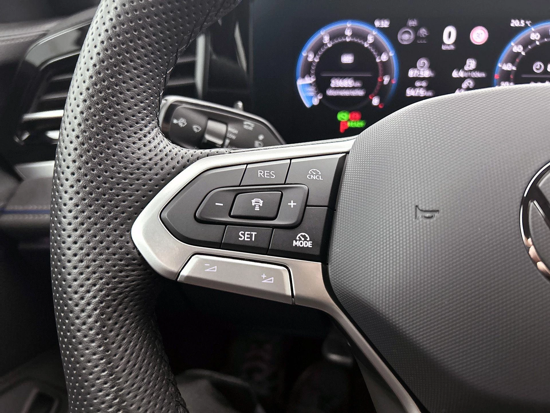 Volkswagen-Passat-image-10